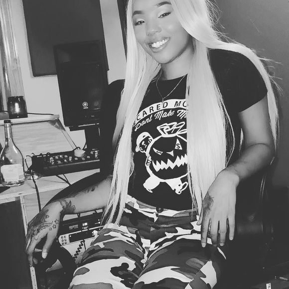 Meet your Posher, Bri - Picture 1 of 1